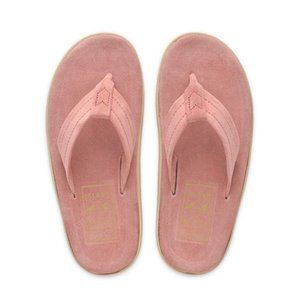 NWOT M9/W10 Classic Pink Suede Island Slippers